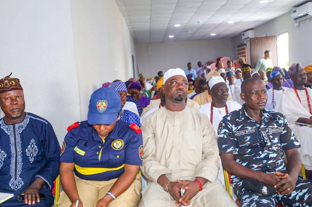HON. ABDULLAHI SESAN OLOWA HOLDS PEACE AND SECURITY MEETING WITH STAKEHOLDERS IN IBEJU-LEKKI