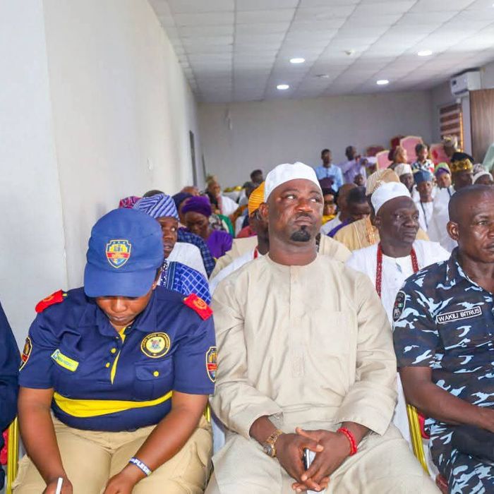 HON. ABDULLAHI SESAN OLOWA HOLDS PEACE AND SECURITY MEETING WITH STAKEHOLDERS IN IBEJU-LEKKI