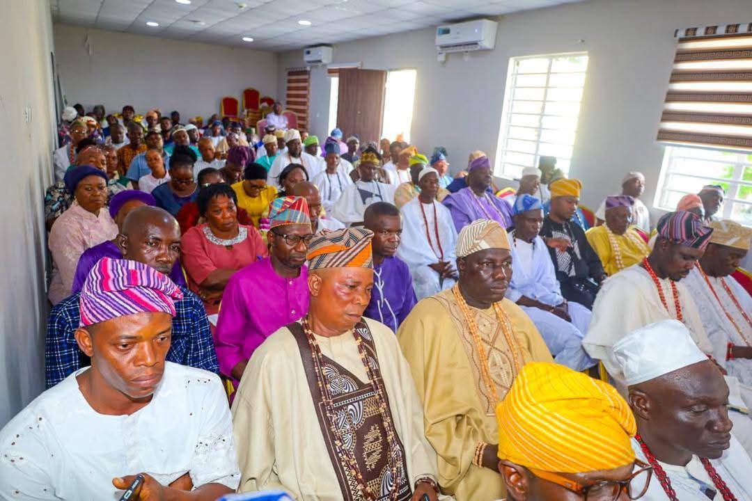 HON. ABDULLAHI SESAN OLOWA HOLDS PEACE AND SECURITY MEETING WITH STAKEHOLDERS IN IBEJU-LEKKI