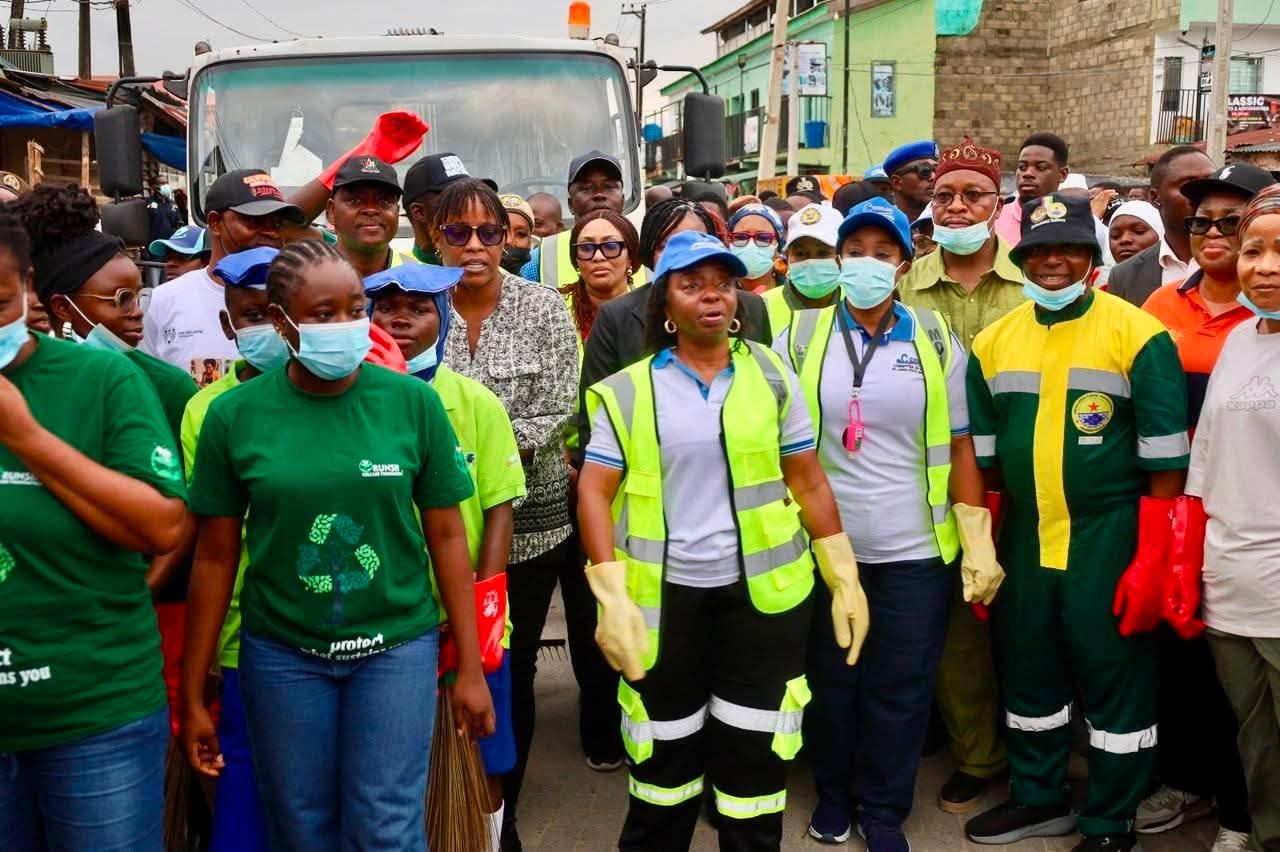 IBEJU-LEKKI MAKES A STATEMENT FOR CLEANER LAGOS AS FIRST LADY, DR. IBIJOKE SANWOOLU, MRS OLUREMI HAMZAT, TOKUN