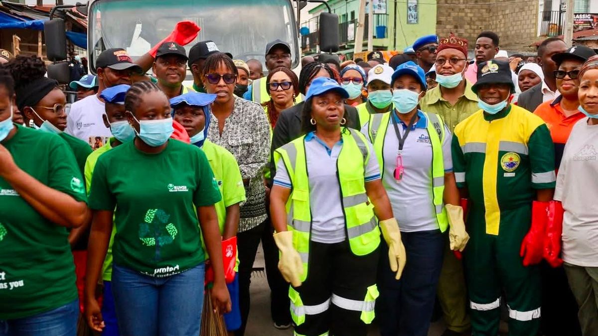 IBEJU-LEKKI MAKES A STATEMENT FOR CLEANER LAGOS AS FIRST LADY, DR. IBIJOKE SANWOOLU, MRS OLUREMI HAMZAT, TOKUN