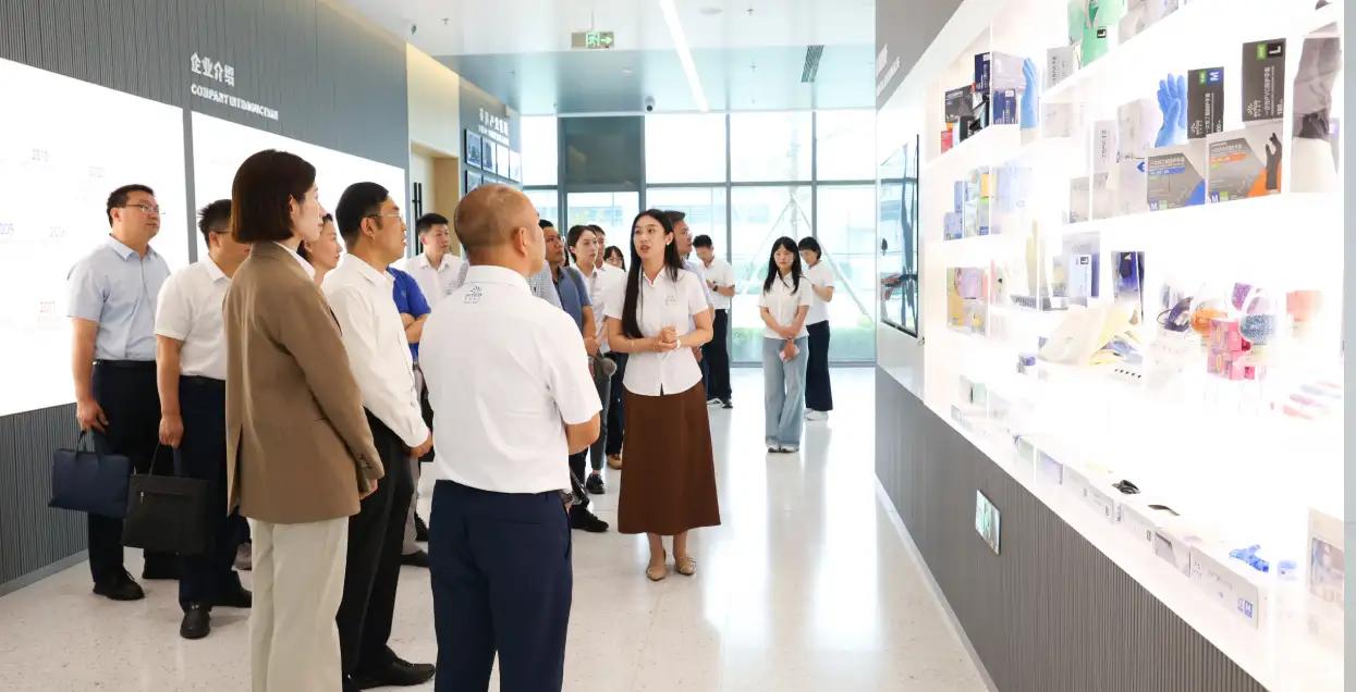 يربط صندوق INTCO Medical للتعليم الطبي التعلم الأكاديمي بالتطوير الوظيفي والتدريب العملي وخبرة التصنيع المتقدمة.