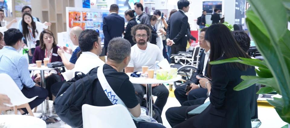 INTCO Medical: أكبر شركة مصنعة للقفازات في العالم في CMEF 2026