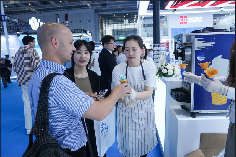 INTCO Medical destaca en CMEF 2025 con avances en guantes desechables y soluciones de fisioterapia