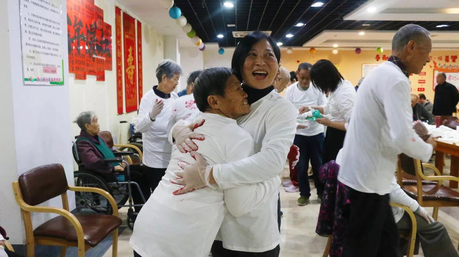 Ewige Umarmung: INTCO Medical bringt Senioren bei diesem Chongyang-Fest Wärme