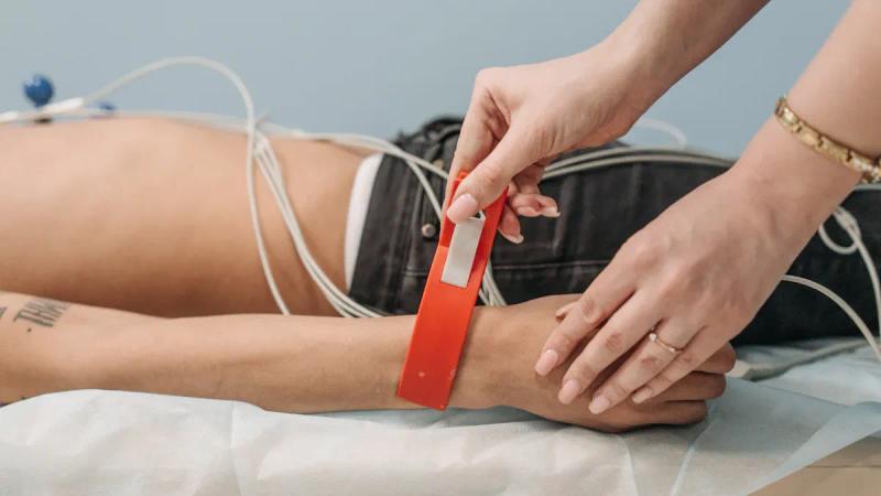 ECG電極：種類、機能、および最良の実践ガイド