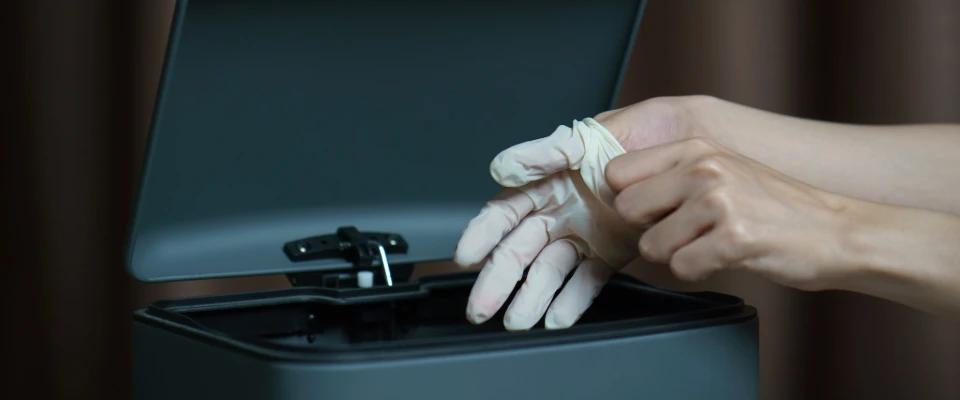 Las ofertas destacadas incluyen productos de grado médico como los guantes de nitrilo Synguard TouchLite y los guantes de látex sintético (examen) Syntex™.