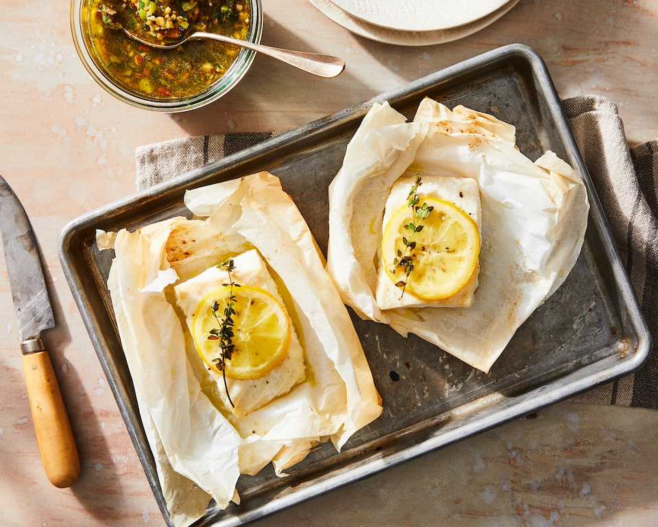 halibut in parchment with lemon slices