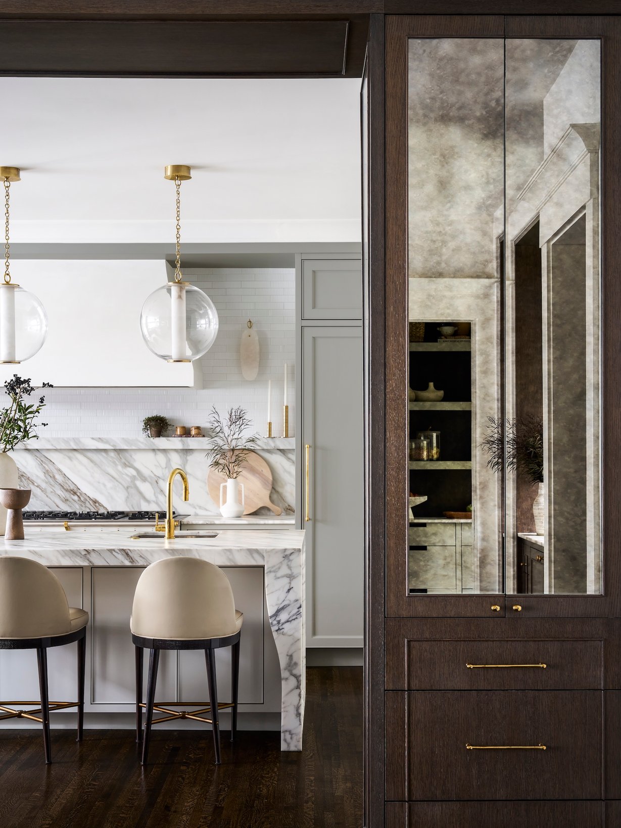 Dawn Reeves Design Luxury Interior Design Chicago Illinois Lincoln Kitchen Mirrored Cabinets Detail