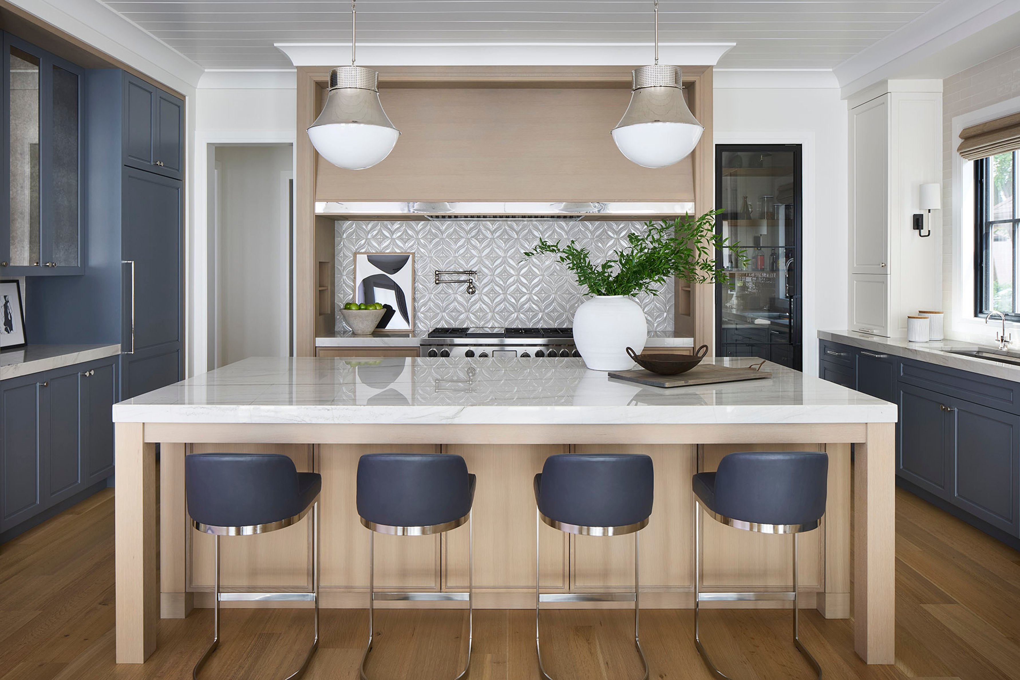 Dawn Reeves Design Luxury Interior Design Chicago Illinois Fairview Kitchen Island Pendants Backsplash