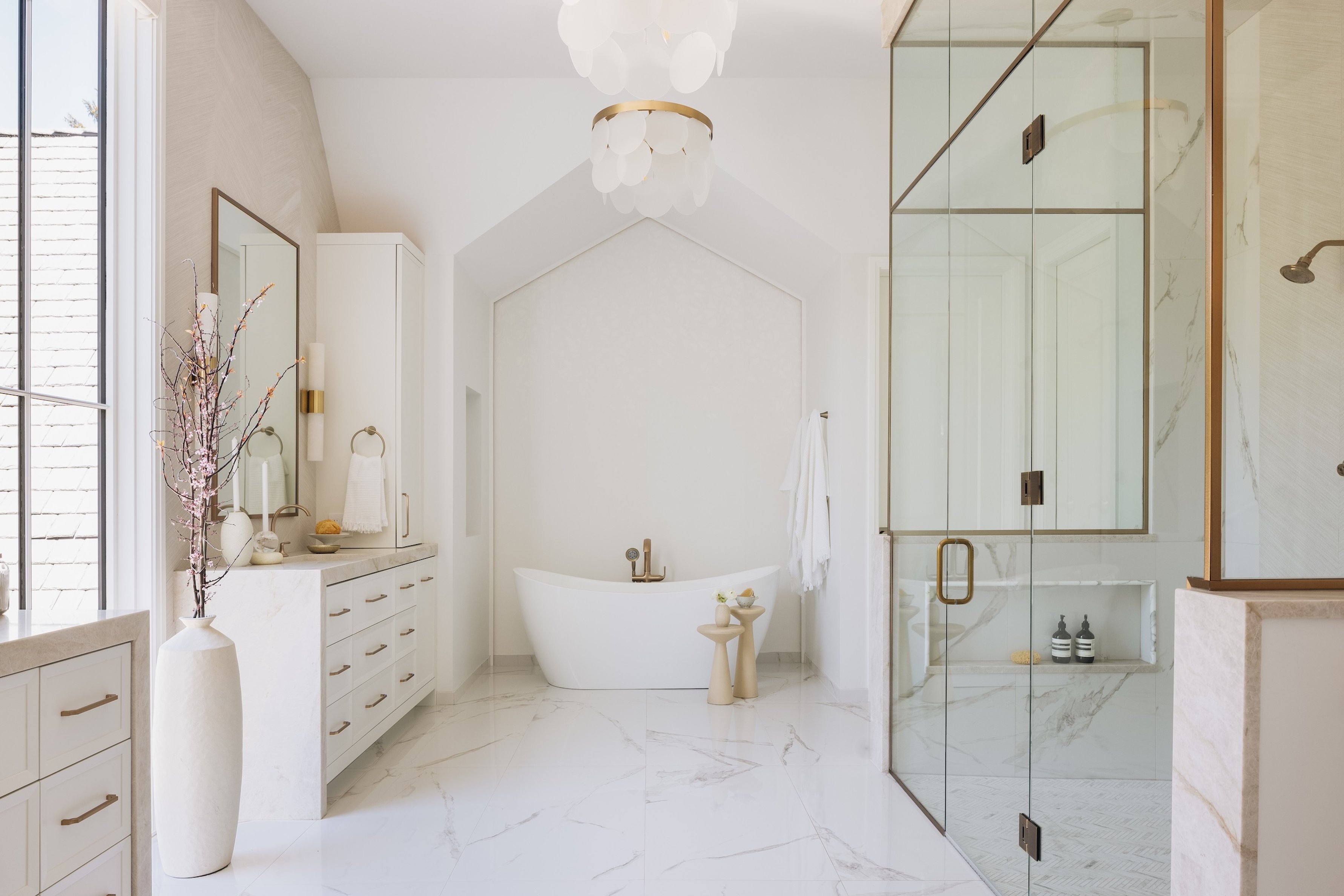 Dawn Reeves Design Luxury Interior Design Chicago Illinois Wilson Primary Bath Scalloped Pendant Tub