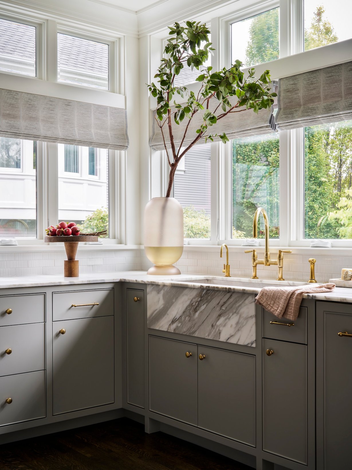 Dawn Reeves Design Luxury Interior Design Chicago Illinois Lincoln Kitchen Sink Corner Vase