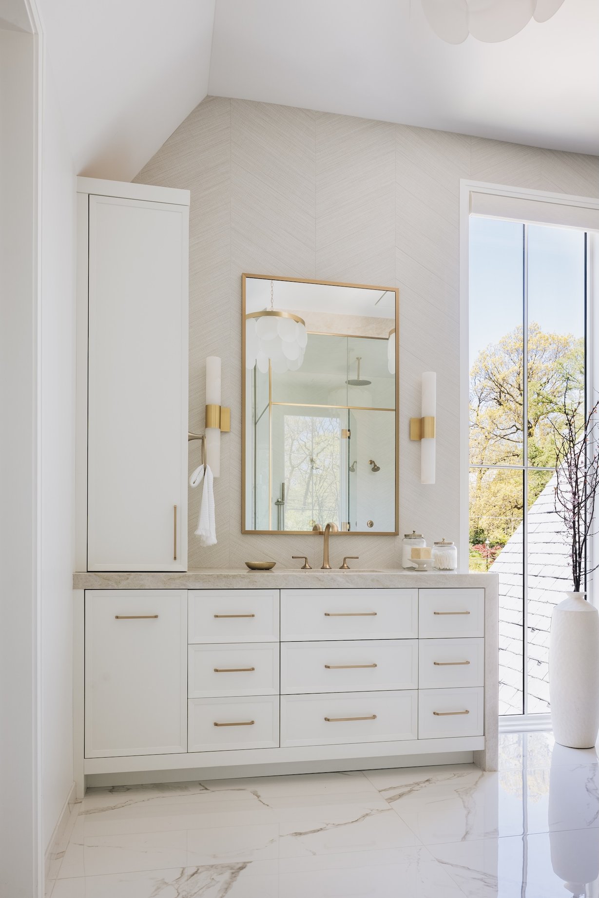 Dawn Reeves Design Luxury Interior Design Chicago Illinois Wilson Primary Bath Single Vanity Brass Mirror