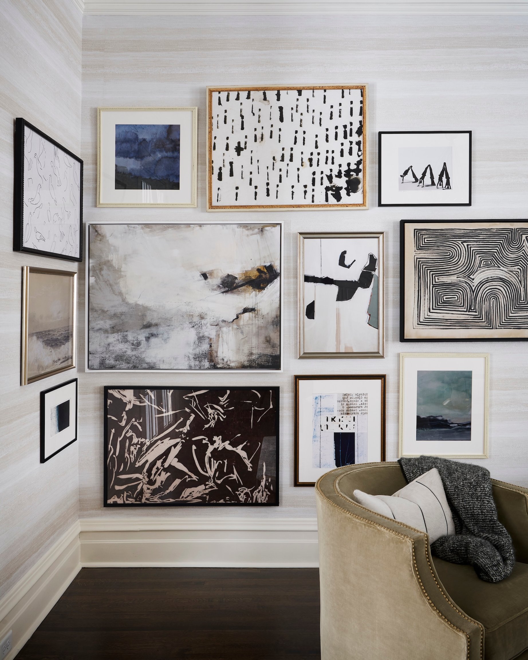 Dawn Reeves Design Luxury Interior Design Chicago Illinois Lincoln Gallery Wall Abstract Art Close