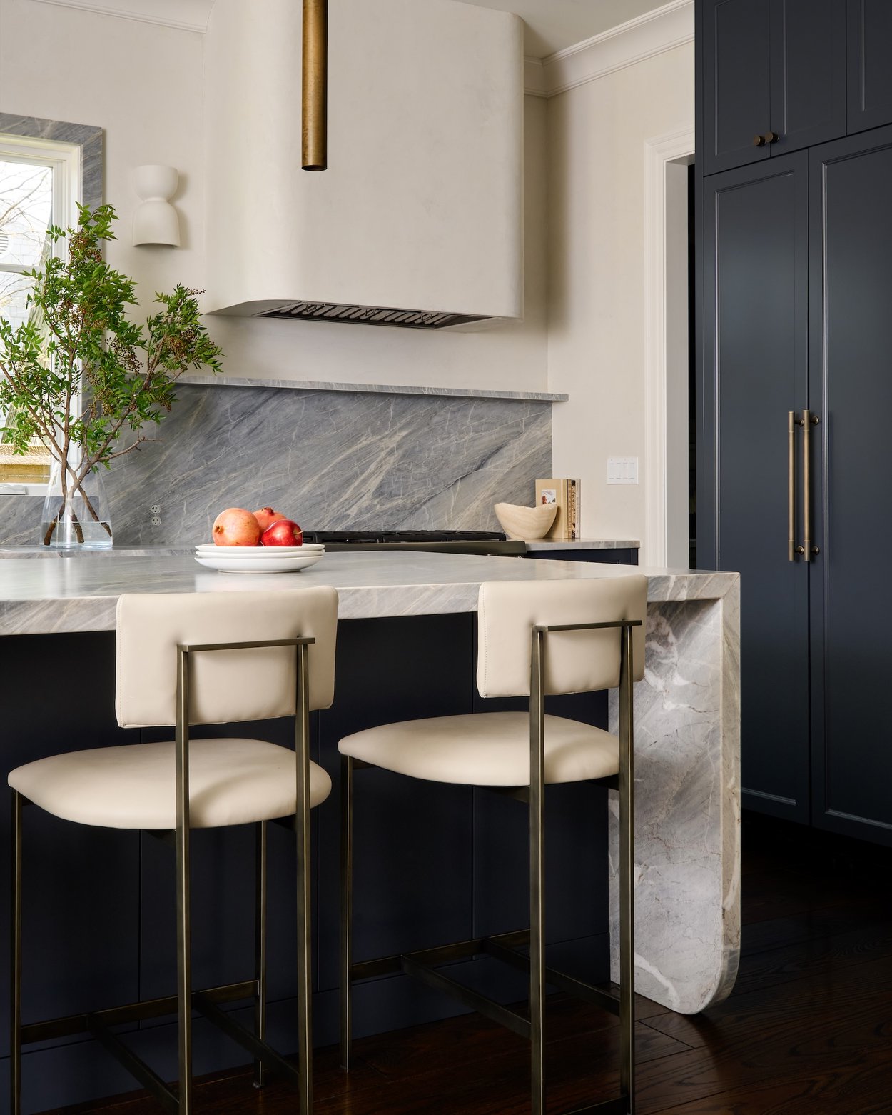 Dawn Reeves Design Luxury Interior Design Chicago Illinois North Shore Home Kitchen Island Close Up With Fruit Bowl