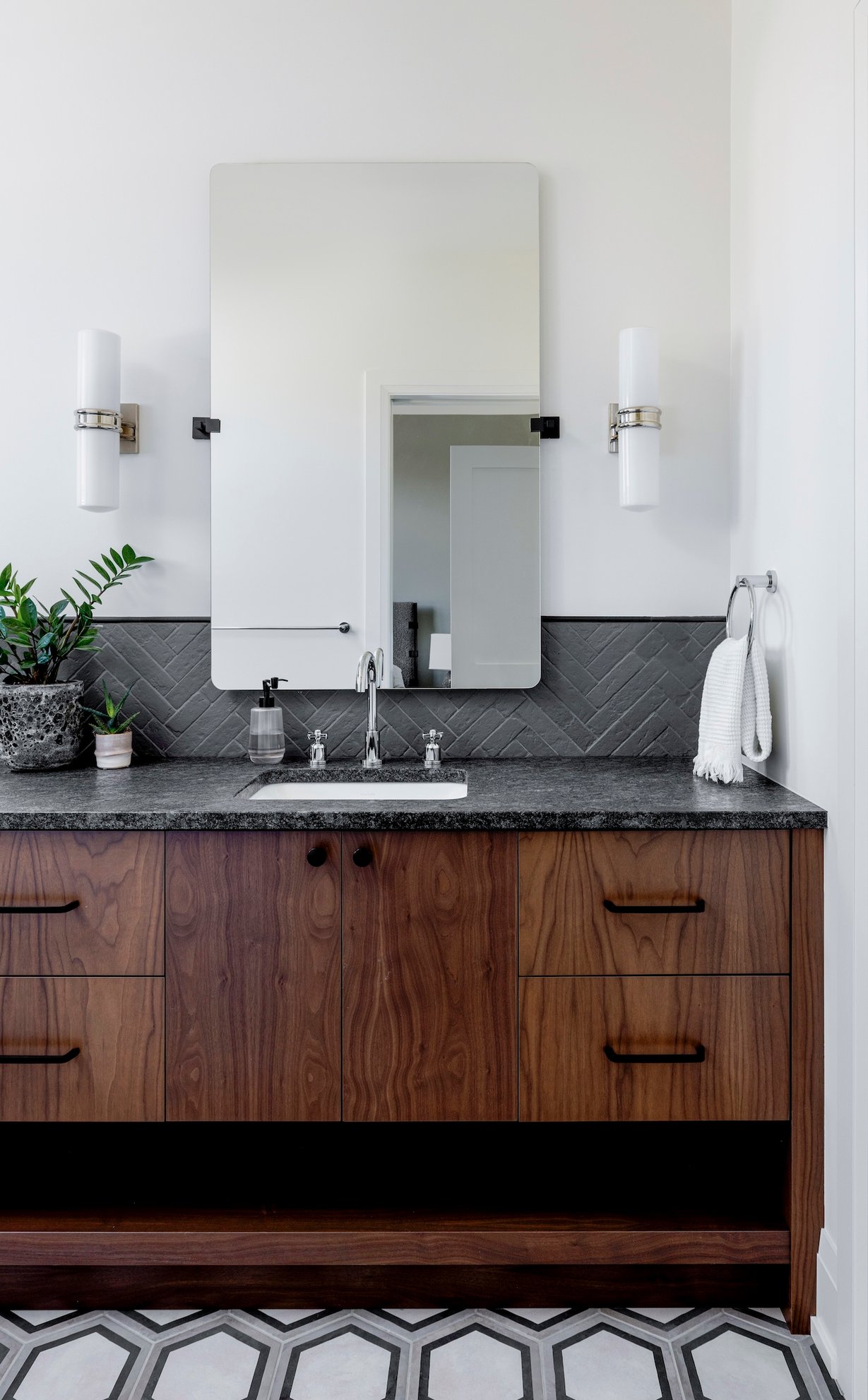 Dawn Reeves Design Luxury Interior Design Chicago Illinois Vallette Kids Bath Vanity