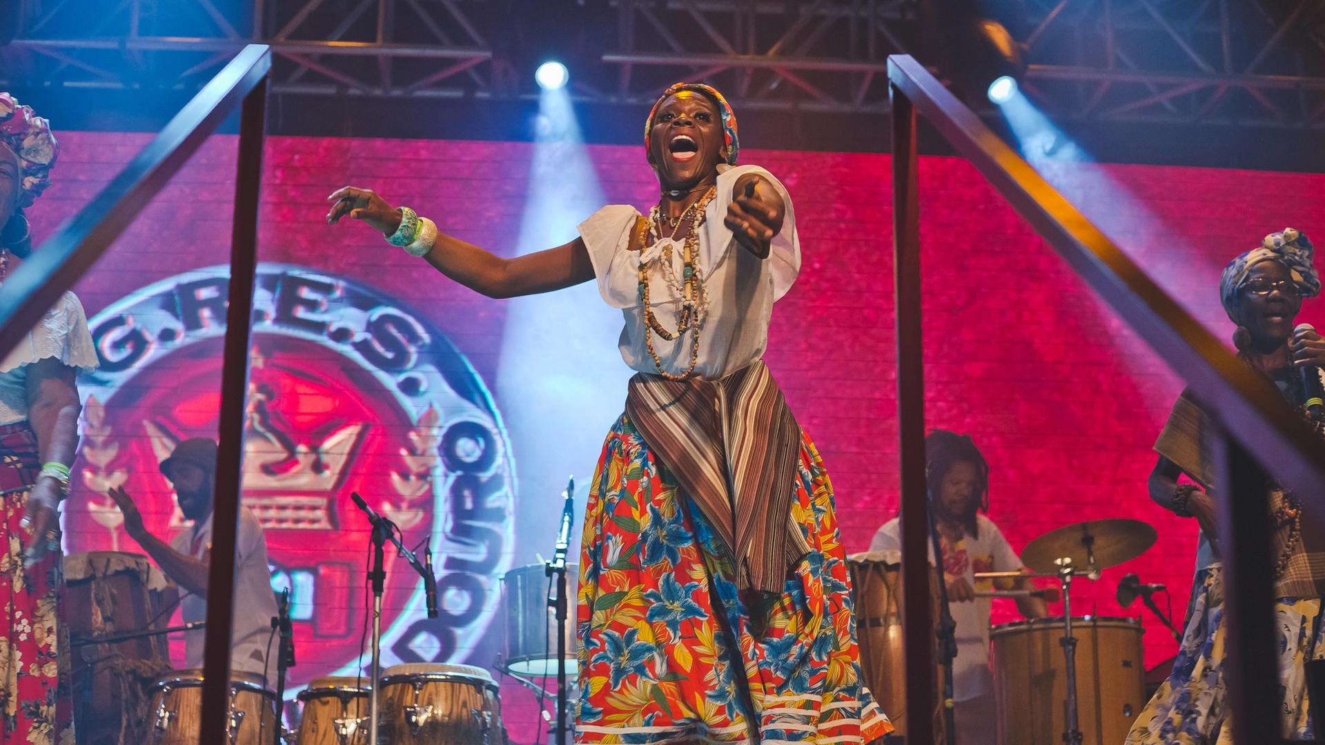 Verônica durante apresentação das Ganhadeiras para a escola Unidos da Viradouro. Foto: Carlos Papacena