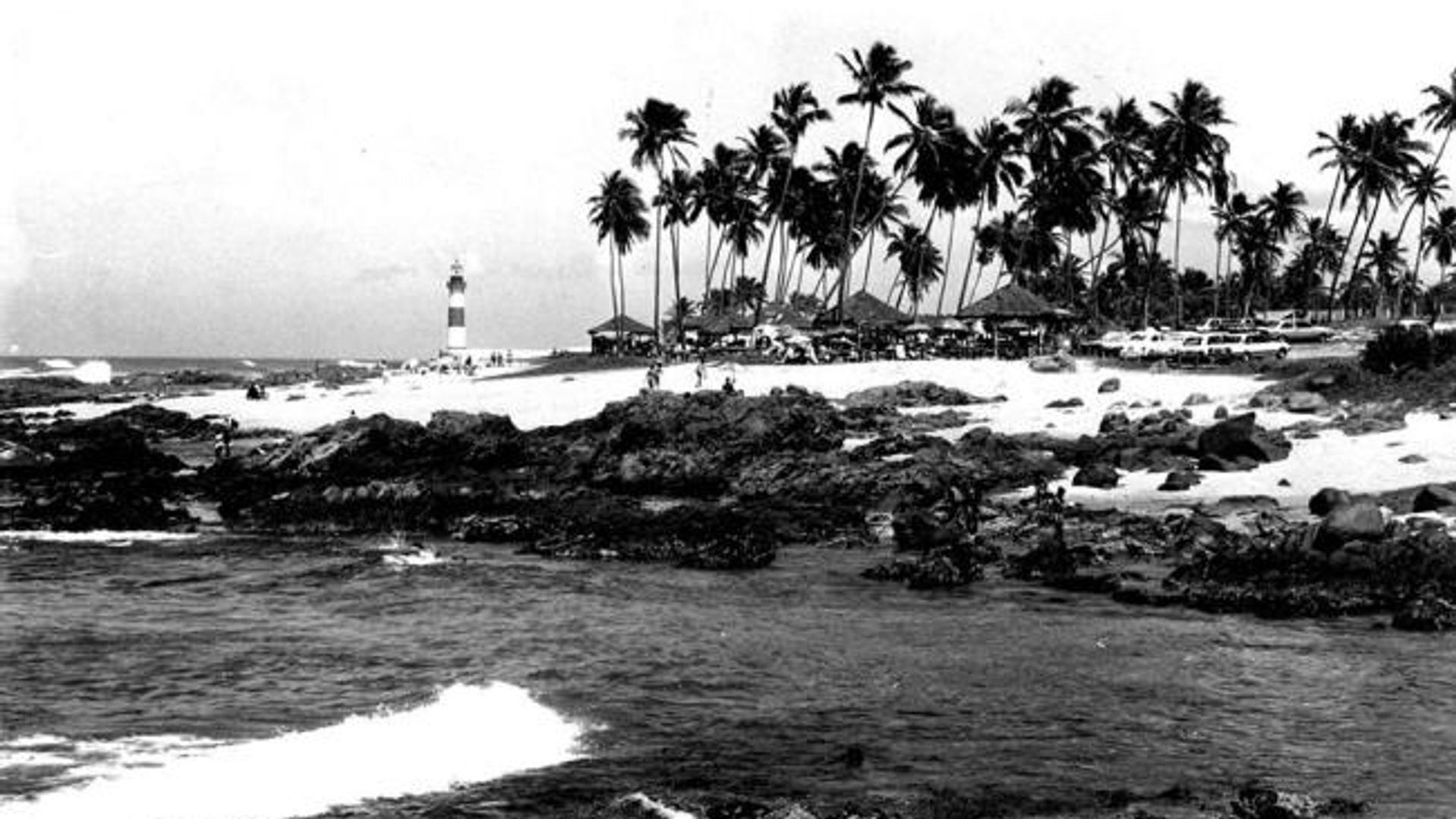 Fotografia do Farol de Itapuã na década de 1970
