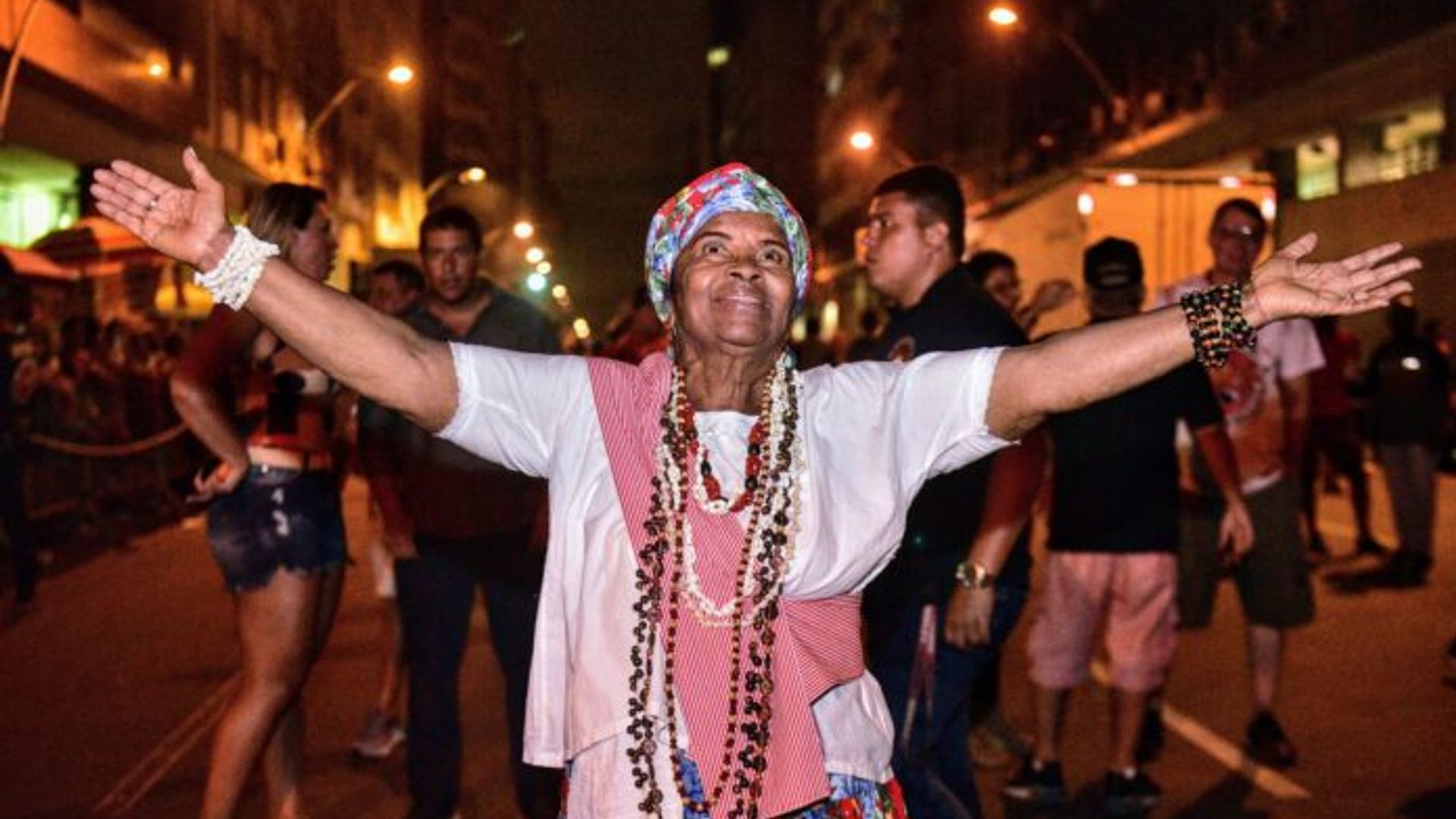 Maria de Xindó comemorando a homenagem pela escola de samba. Foto: Carlos Papacena