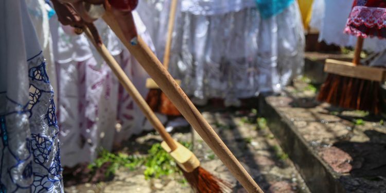 Lavagem das escadarias na Lavagem de Itapuã. Foto: Bruno Concha