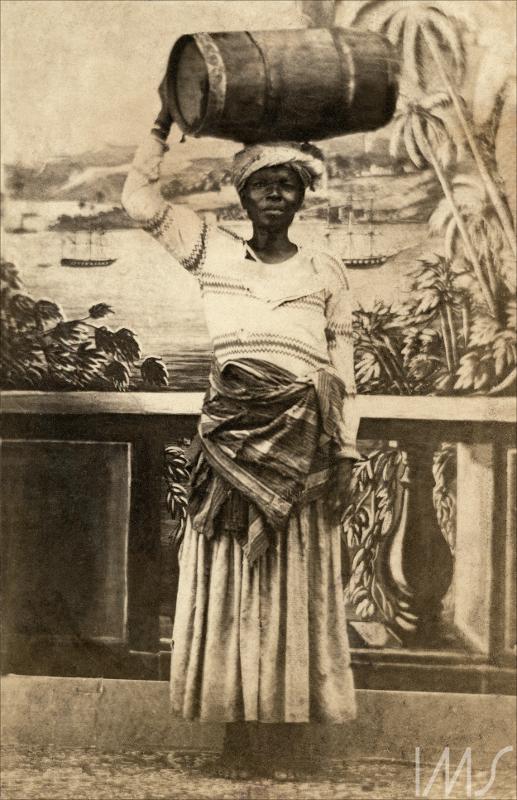 Negra posando em estúdio (João Goston, 1870)