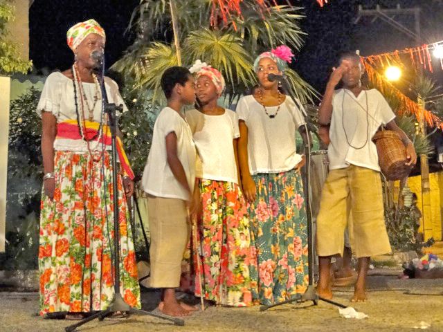 Primeiras apresentações em Itapuã. Foto: Acervo da Associação Cultural As Ganhadeiras de Itapuã