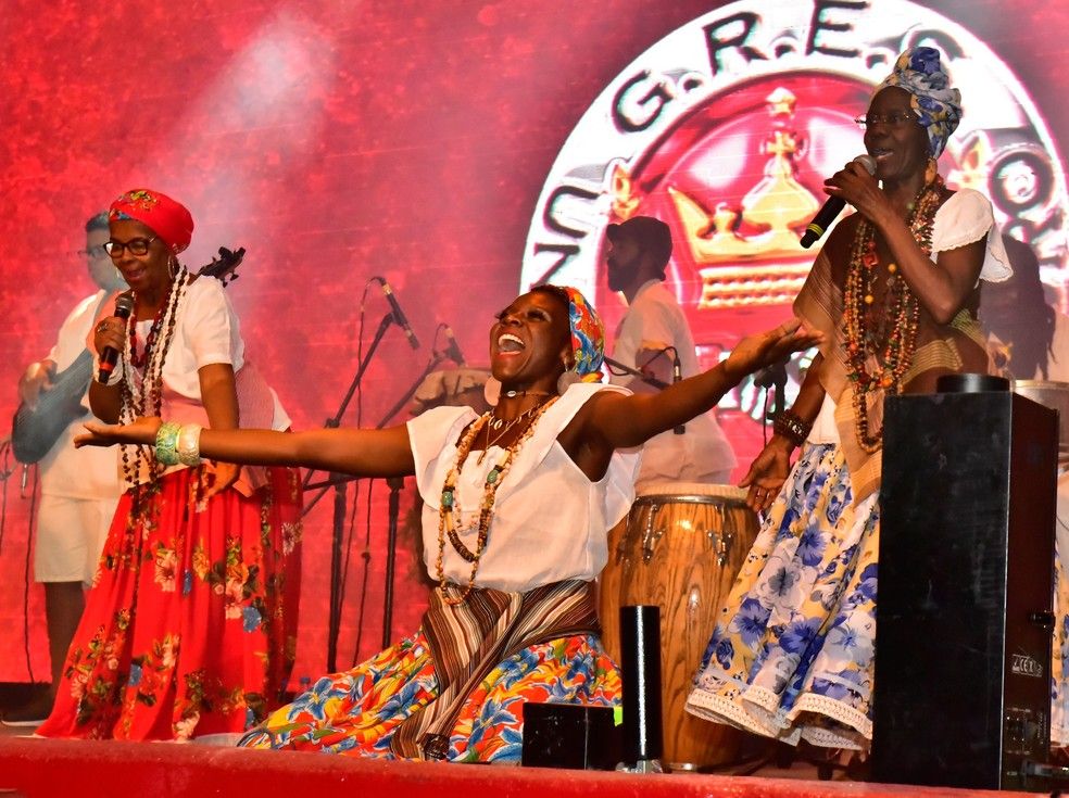 Verônica durante apresentação das Ganhadeiras para a escola. Foto: Carlos Papacena