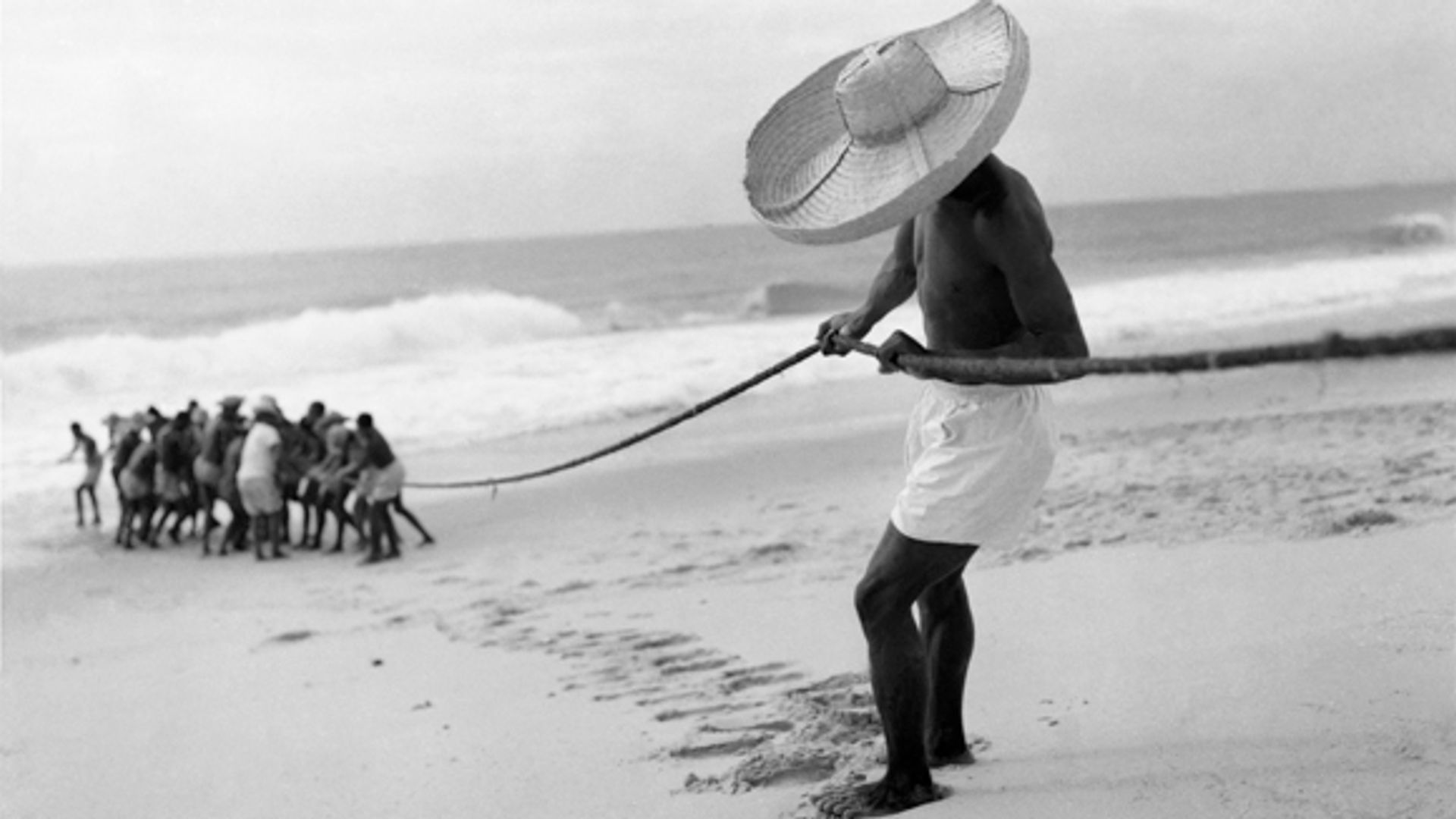 Pesca de xaréu na praia de Itapuã
