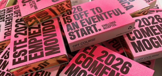 Campaña Off Course: packaging de “Este año empieza movido. Aceptamos el reto”