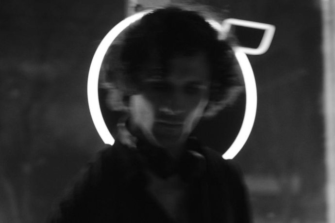 KG-Steamroom W// Bezhanic