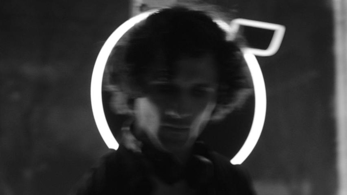 KG-Steamroom W// Bezhanic