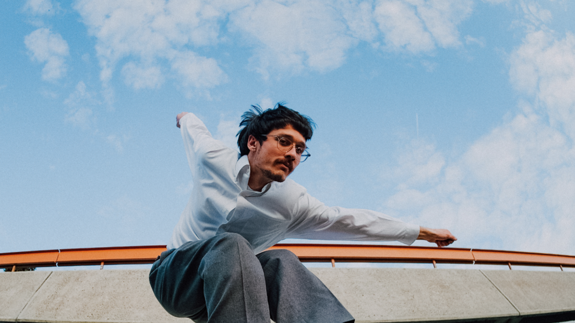 Ambassada Zvuka W// Attache