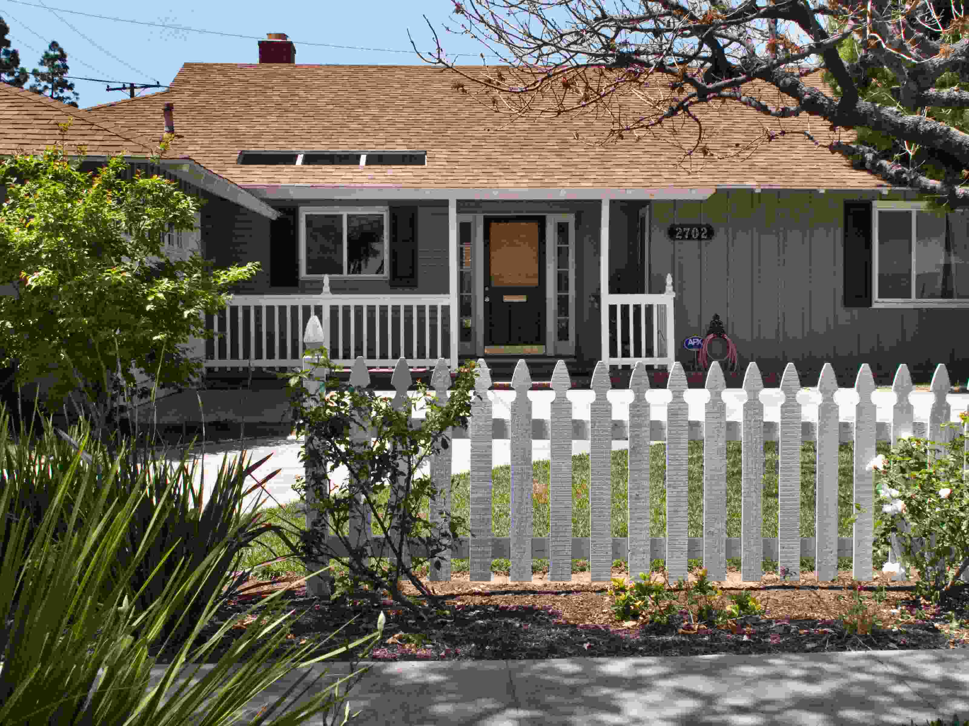 Evidence (gun, kitchen knife)