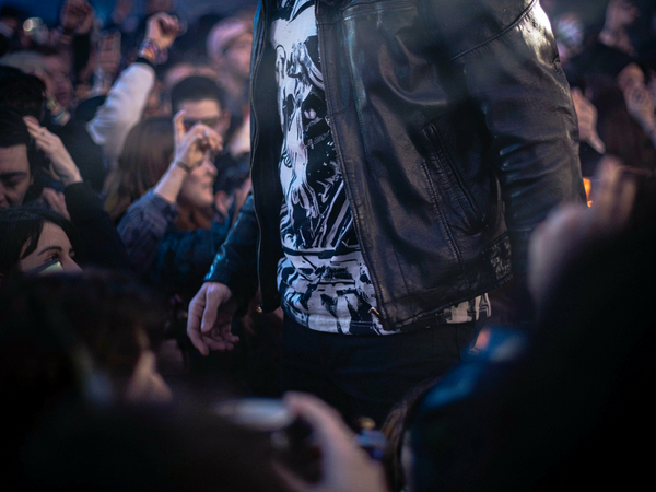 How Do You Wear a Graphic Tee to a Concert Without Looking Basic?