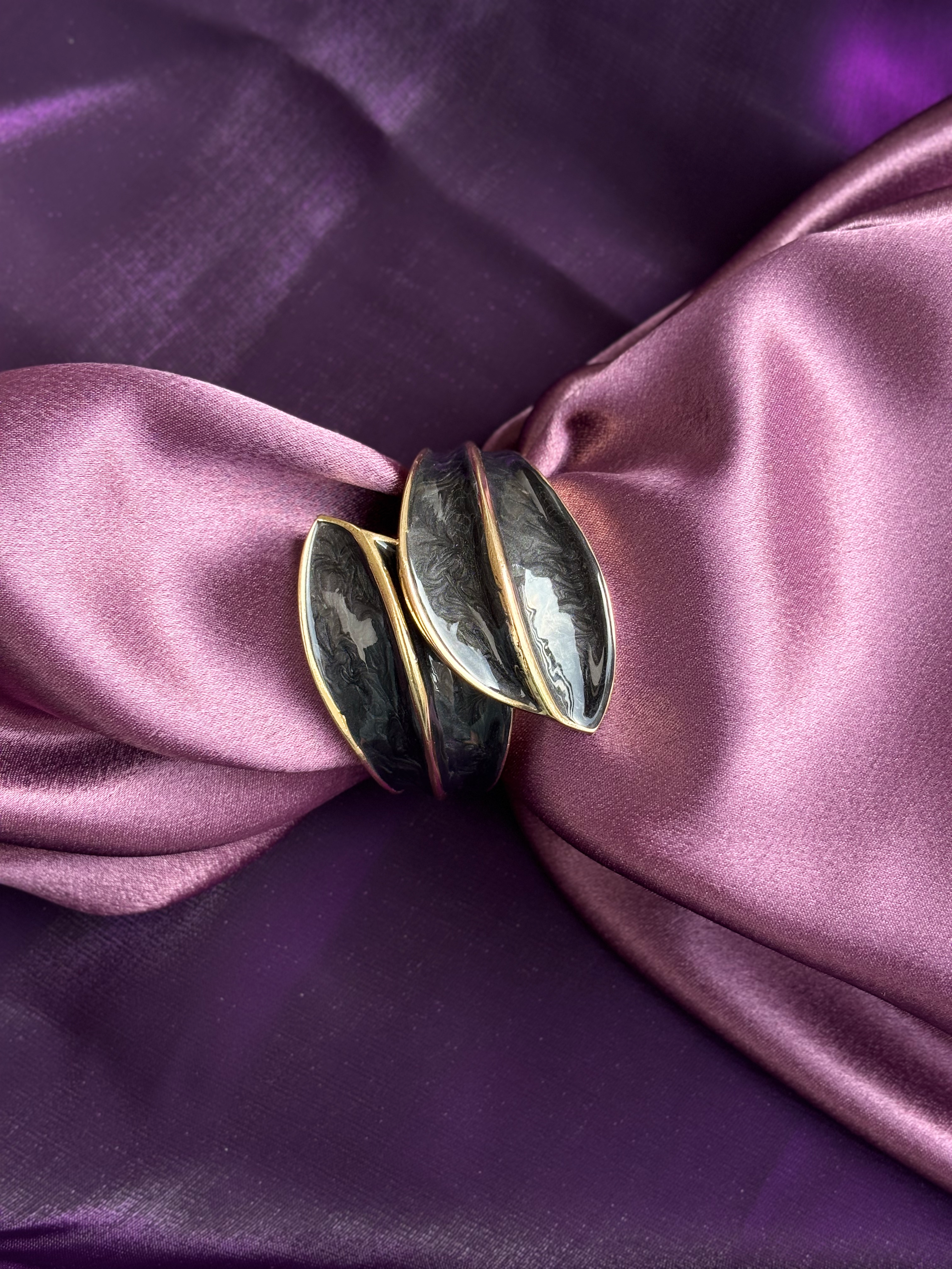 Enamel Leaf Bracelet - Classic