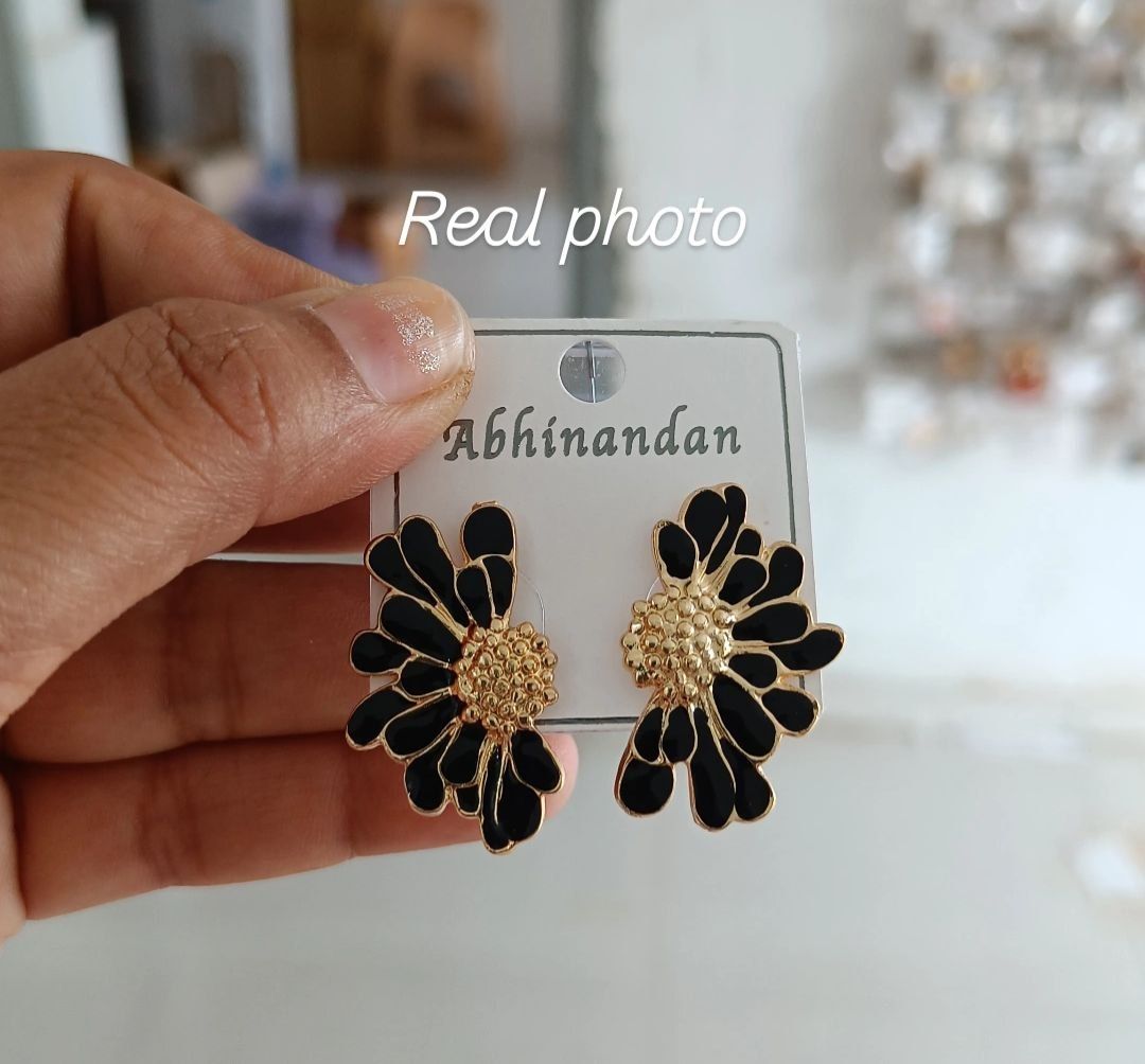 Korean Half Daisy Flower Small Earring — photo_2026-06-04_16-10-17