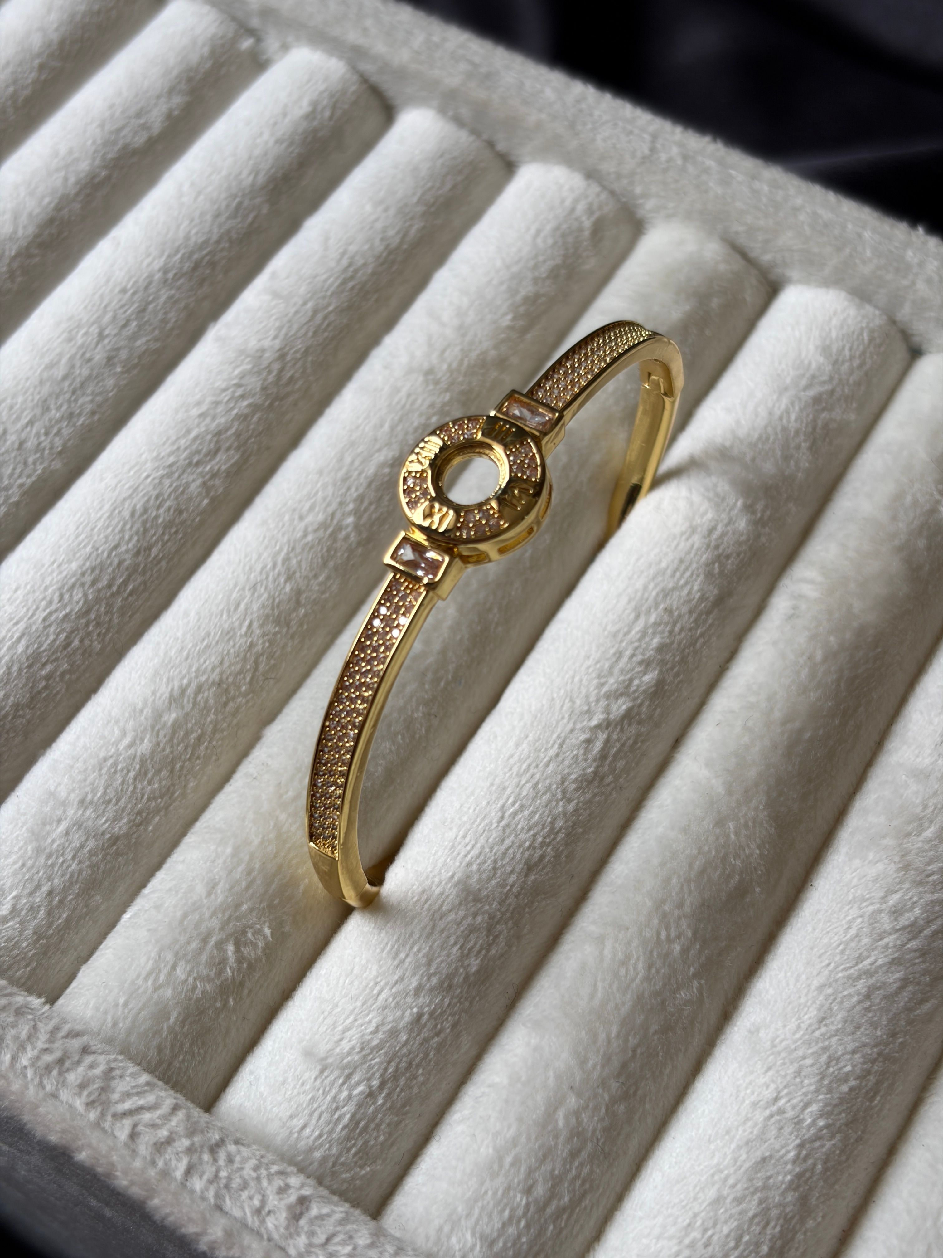 Golden Roman Numeral Halo Bracelet