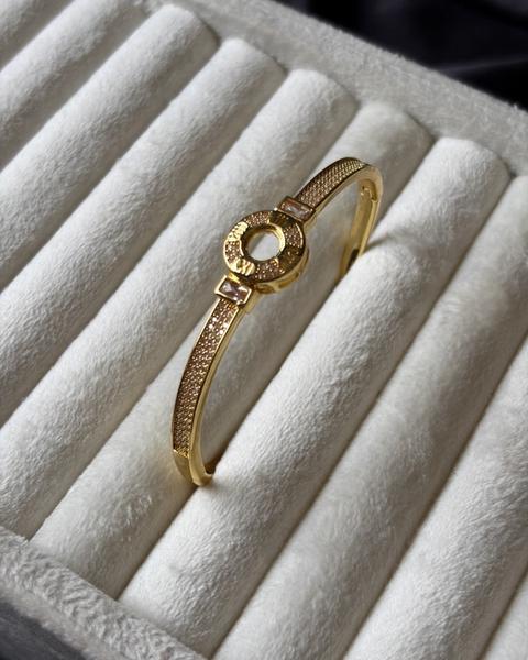 Golden Roman Numeral Halo Bracelet