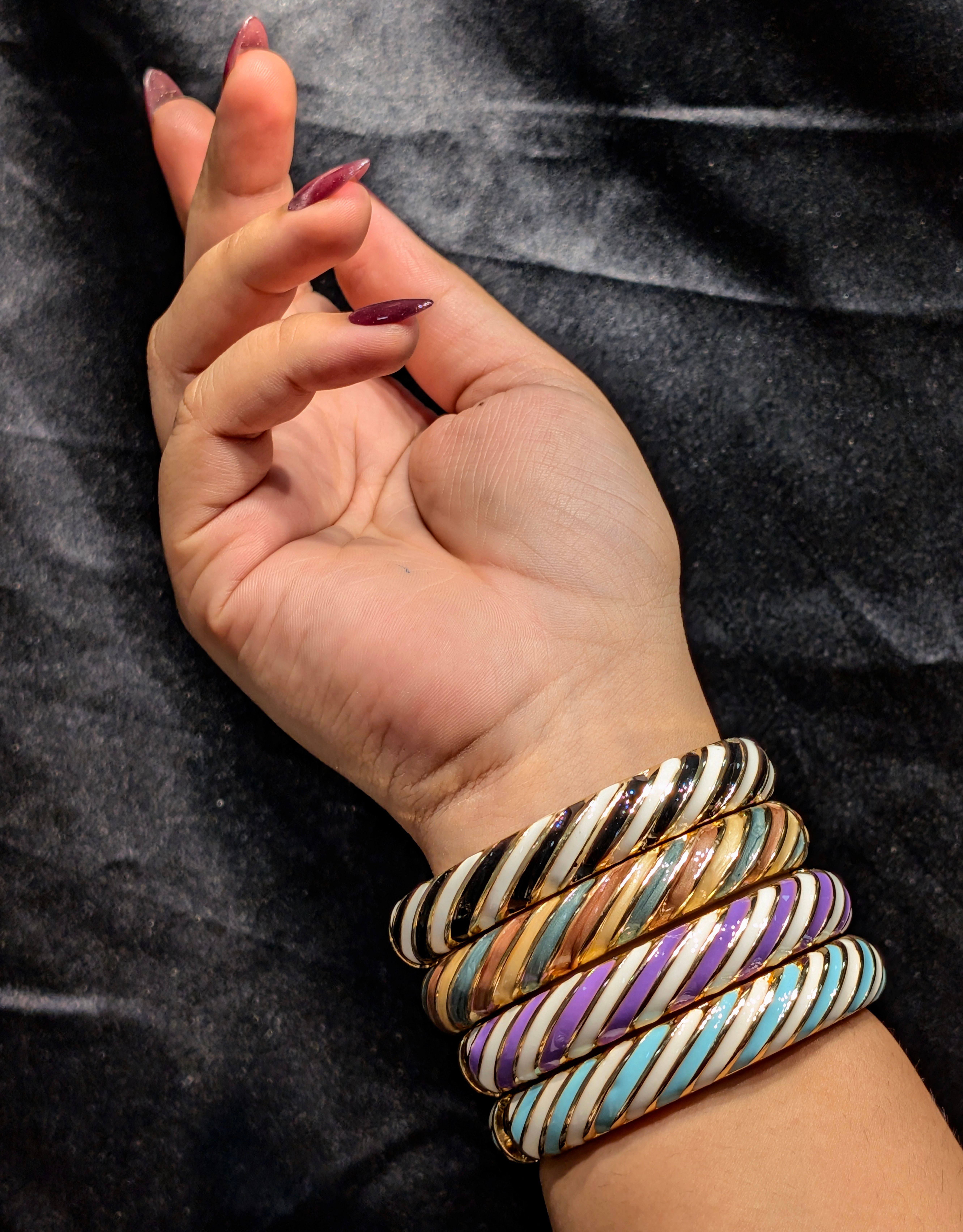 Lehariya Enamel Twist Bangle