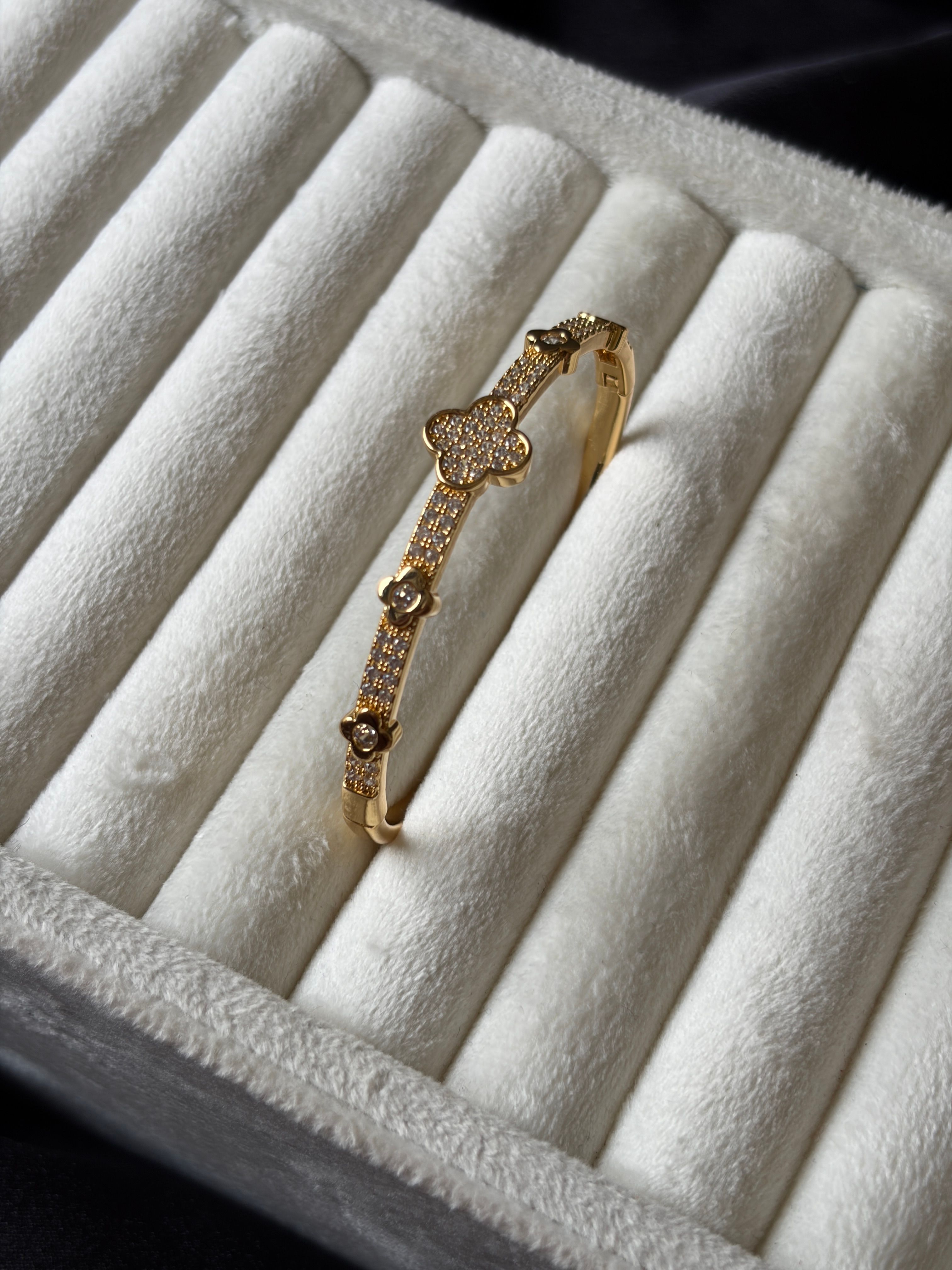 Golden Multi-Clover Crystal Bracelet