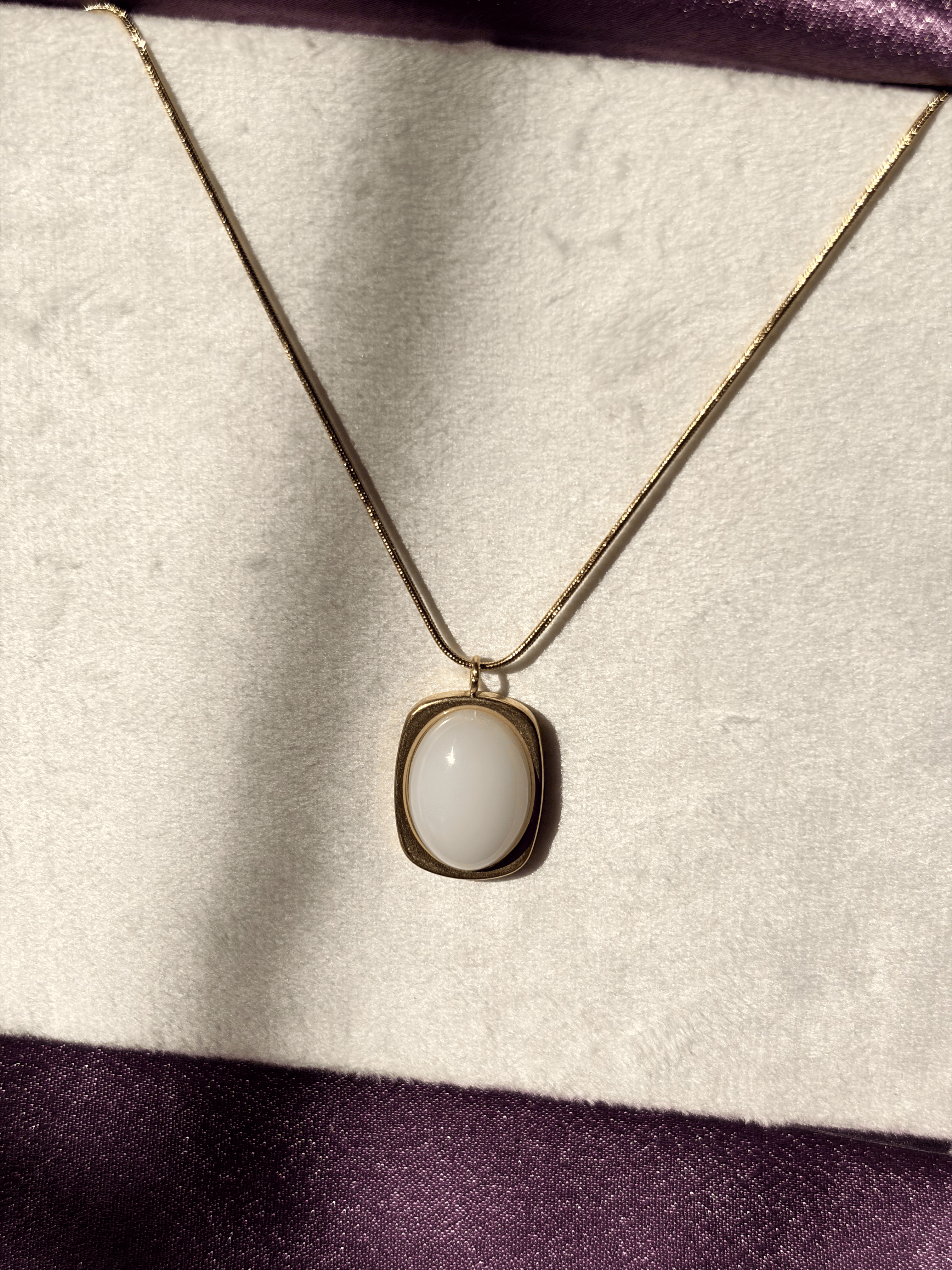 White Pearl Elegant Pendant