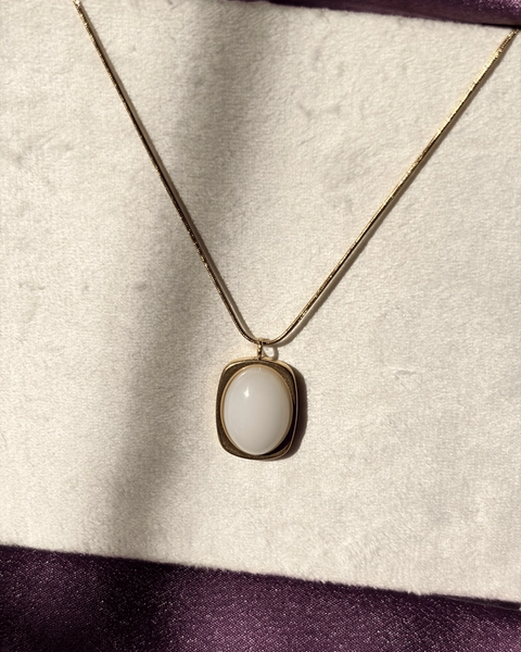 White Pearl Elegant Pendant
