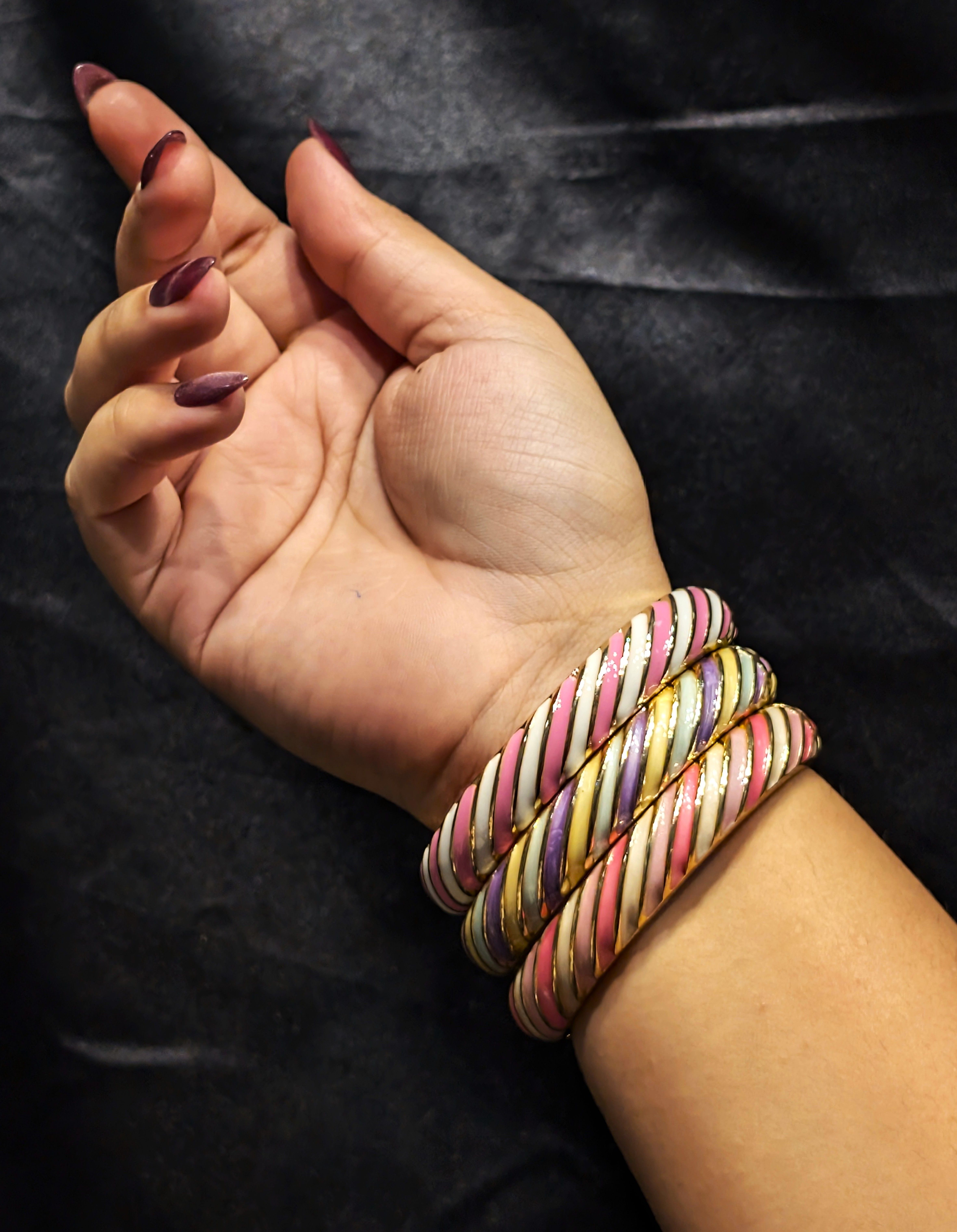 Lehariya Enamel Twist Bangle