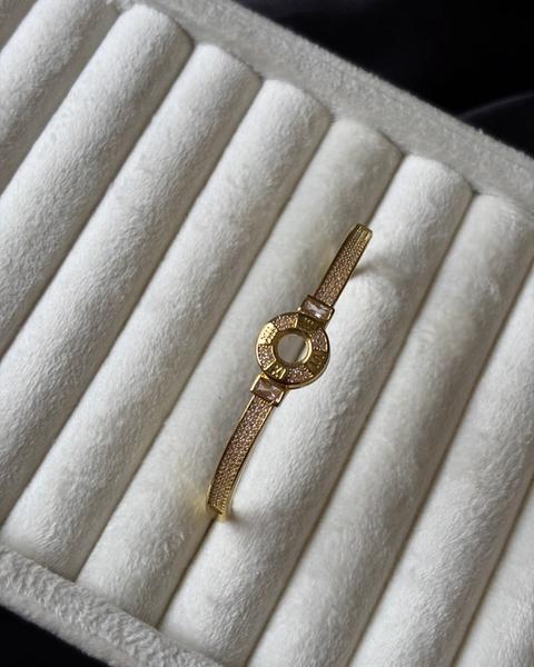 Golden Roman Numeral Halo Bracelet