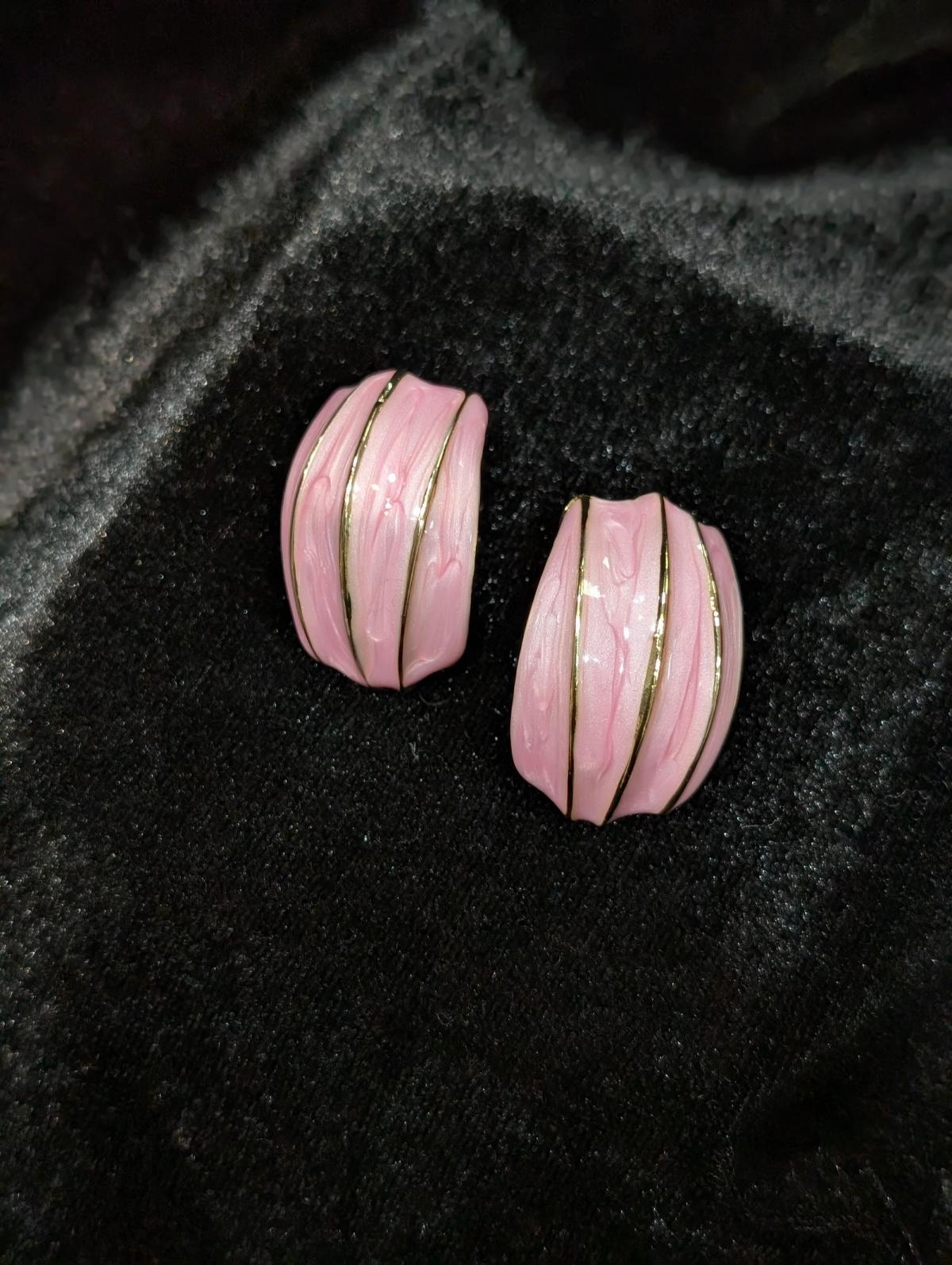 Blush Pearlescent Ribbed Dome Earrings