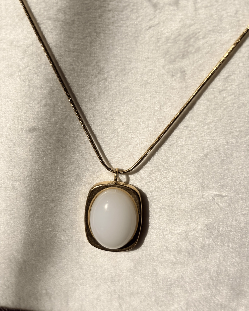 White Pearl Elegant Pendant