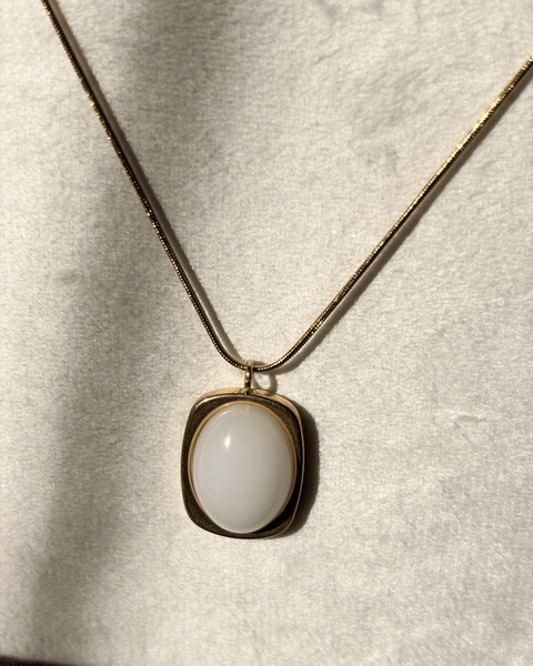 White Pearl Elegant Pendant