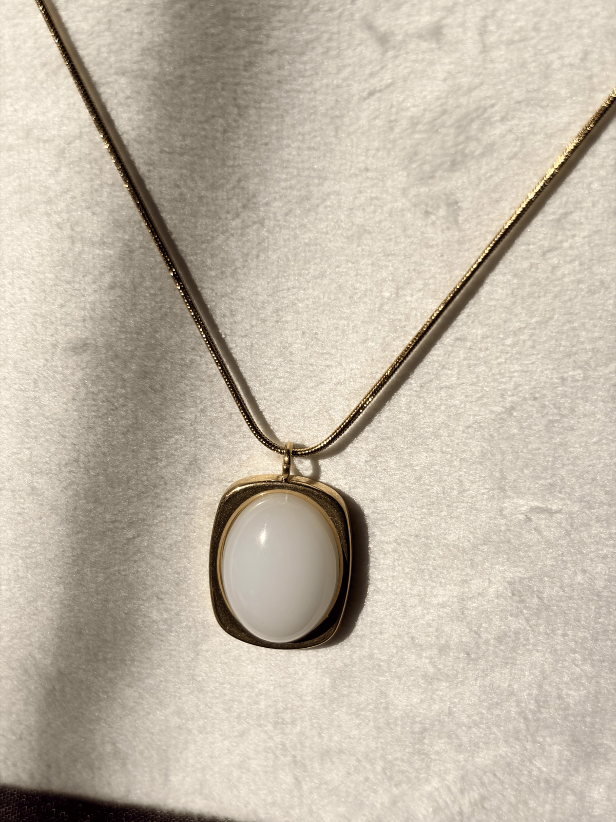 White Pearl Elegant Pendant
