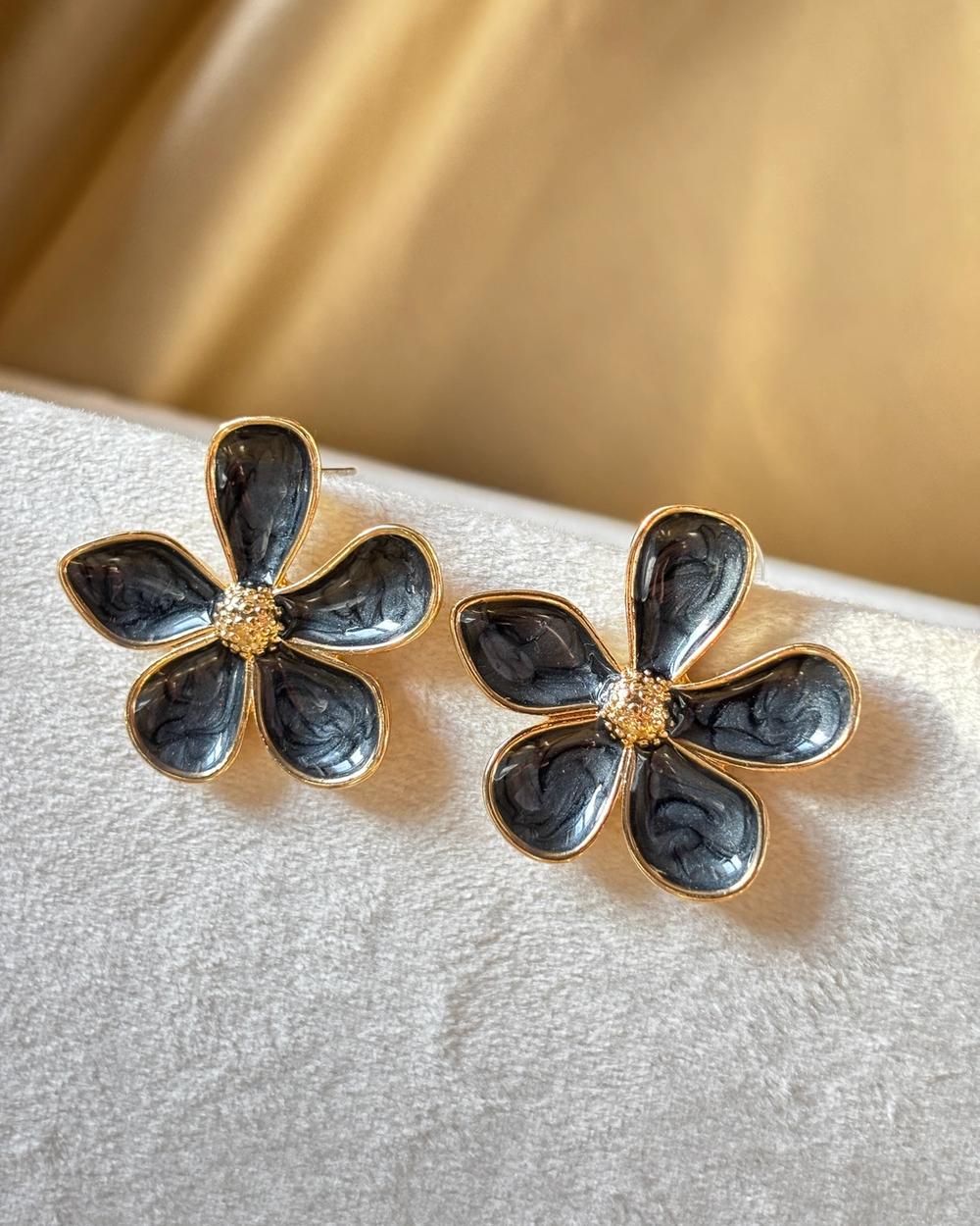 5petal flower earring - black