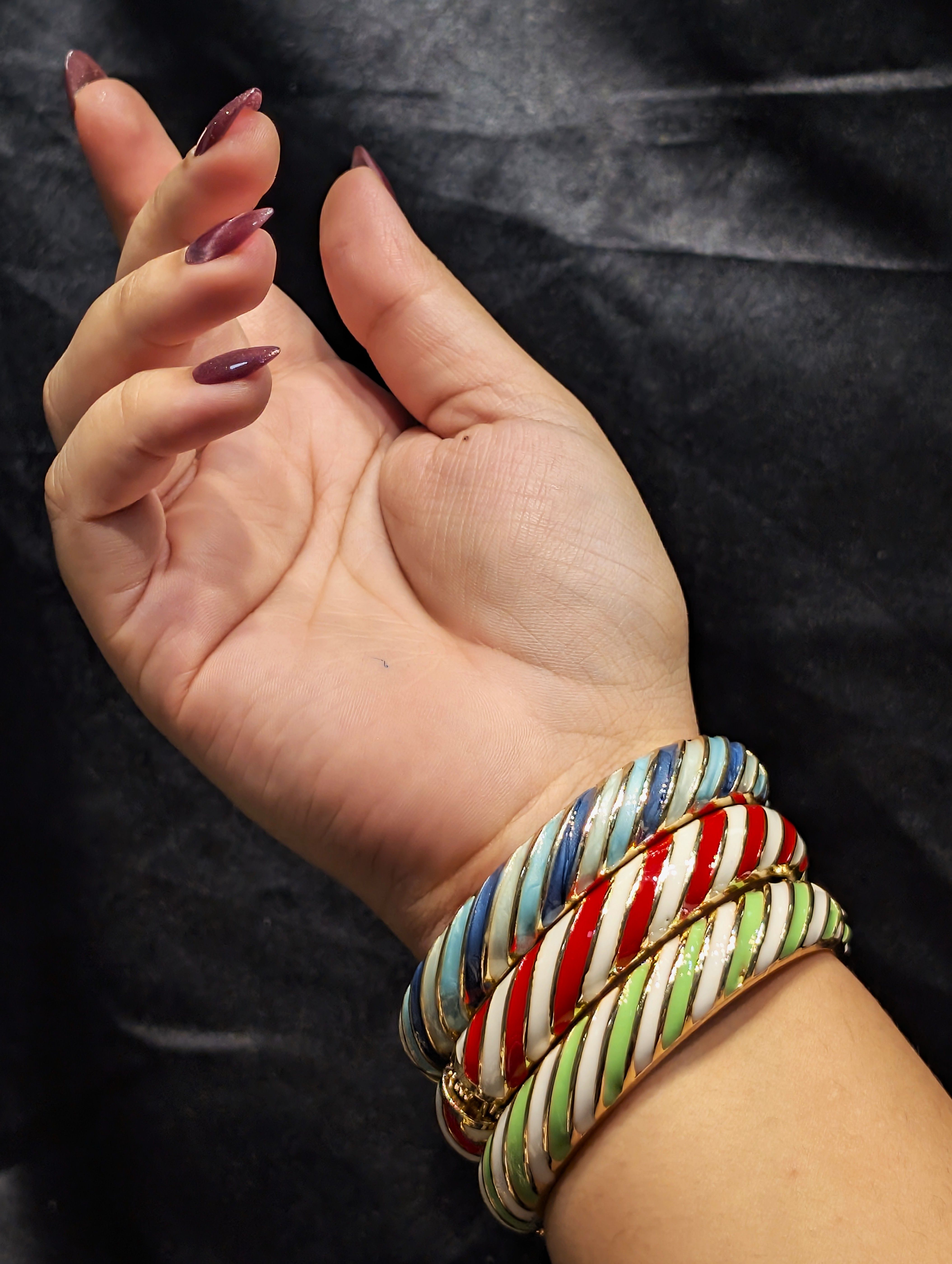 Lehariya Enamel Twist Bangle
